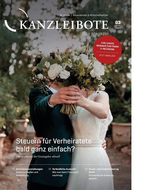 Das Cover des Magazins zeigt ein Brautpaar, das sich umarmt und den Blumenstrauß hält, umgeben von einem natürlichen Hintergrund. In der oberen Ecke steht der Titel "KANZLEIBOTE" und darunter die Ausgabe 03/2024. Außerdem ist der Text "Steuern für Verheiratete bald ganz einfach?" sowie Hinweise auf Inhalte des Magazins zu sehen.