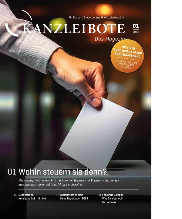 Ein Wahlzettel wird in eine Wahlurne eingeworfen, während ein Lichtschein im Hintergrund sichtbar ist. Über dem Bild steht der Titel "KANZLEIBOTE Das Magazin" mit dem Untertitel "MIT EINER SONDERBEILAGE ZUR BUNDESLAGERWAHL". Darunter wird das Thema "Wo hin steuern sie denn?" behandelt.